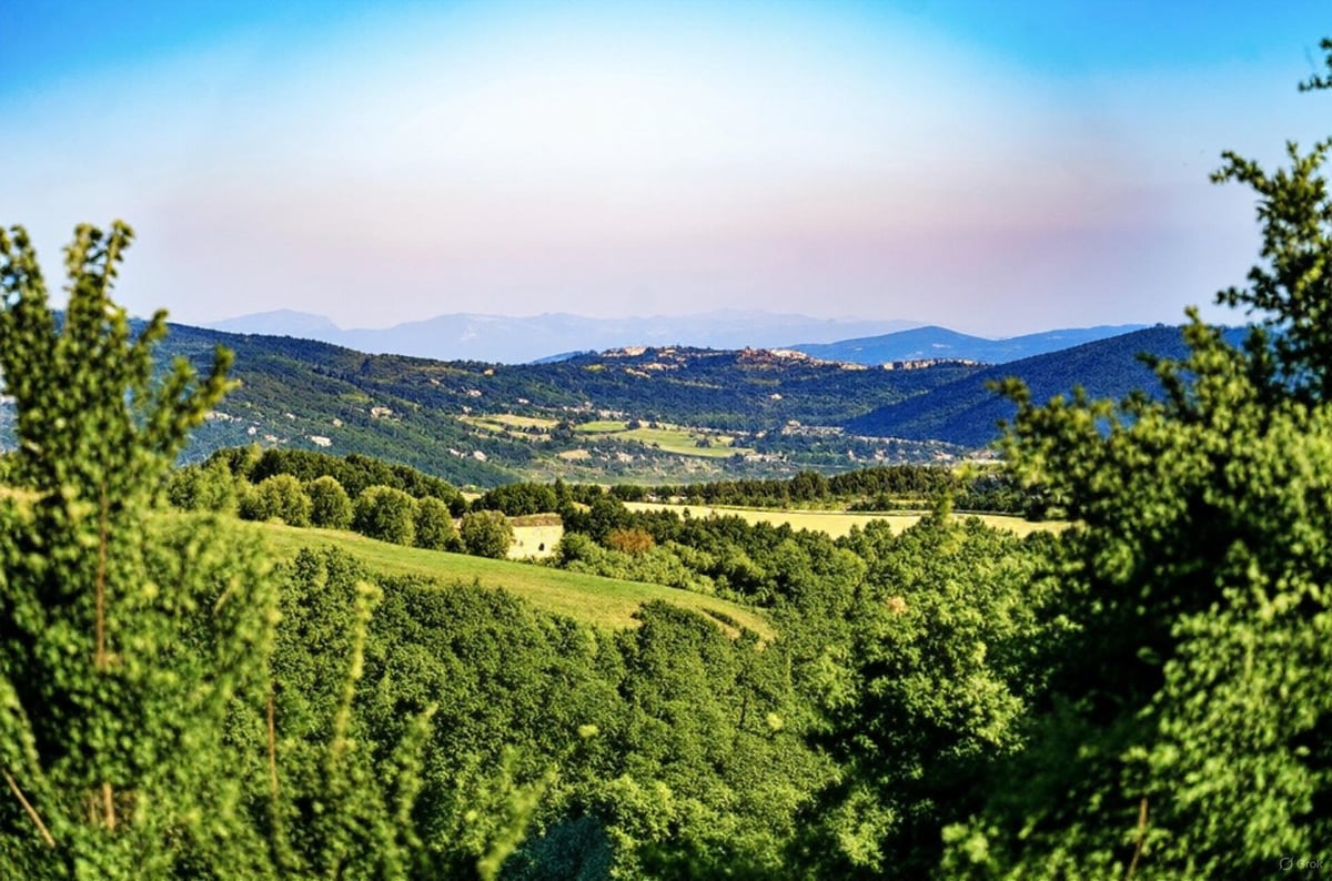 Flow Yoga Retreat - 7 Days in the Green Heart of Italy