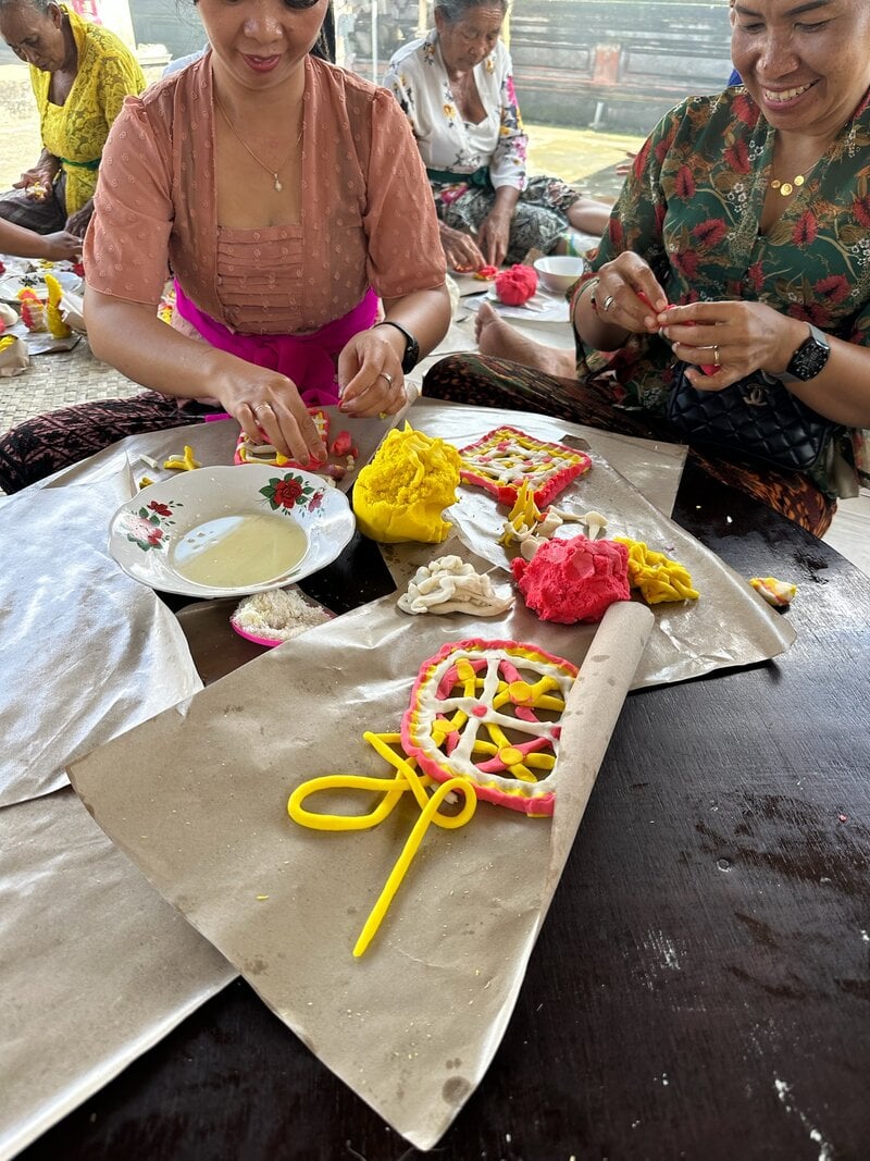 Bali Yoga Retreat Balinese Women Making Rice Cake Offerings