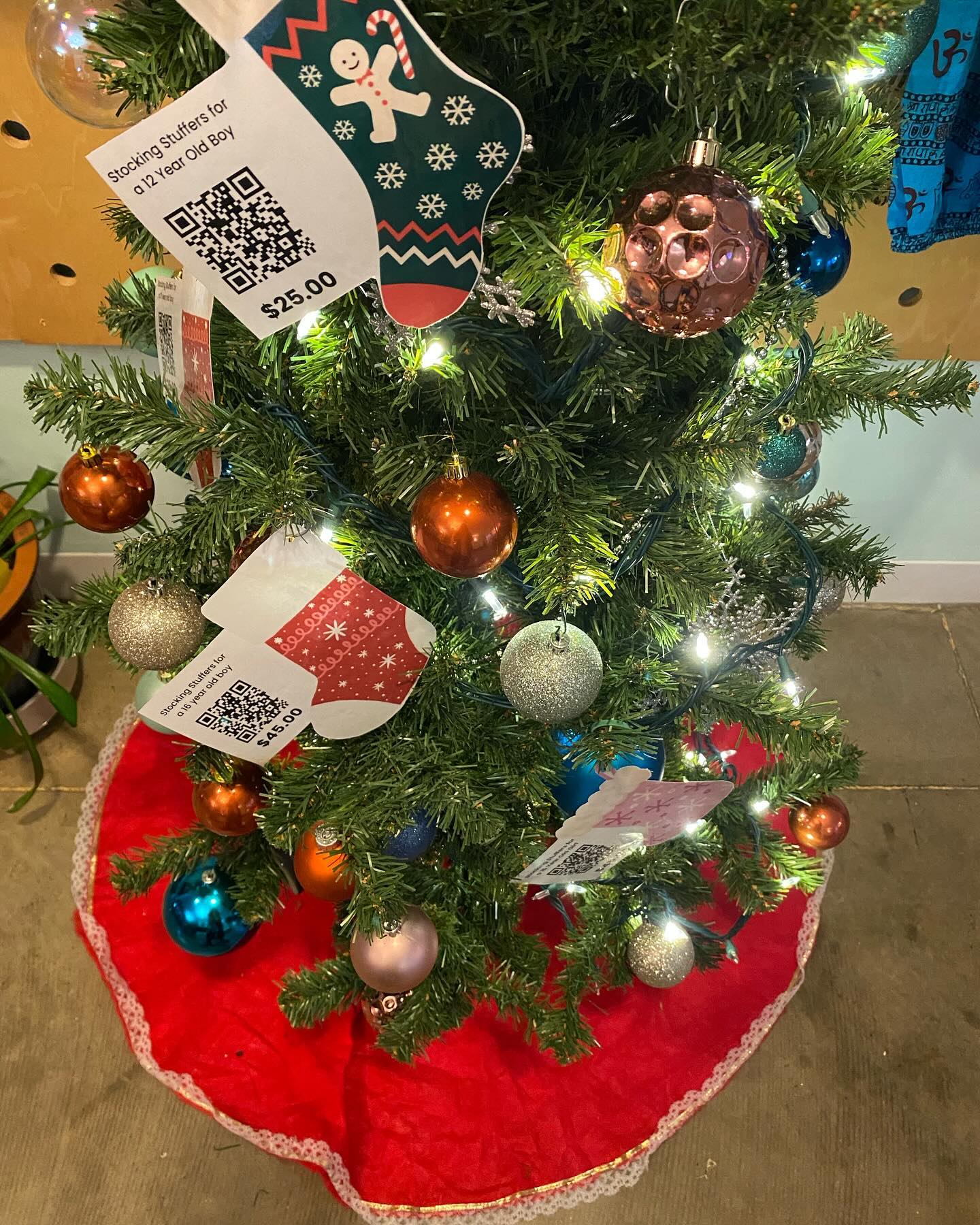 “Want to make a difference this Christmas? 🎅✨ Visit Flow Studios (North Loop, Cedar Park, Westgate) and sponsor a child in foster care. We are partnering with Foster Angels to provide Christmas stocking stuffers! It’s easy: - Find a stocking -Scan the QR code -Donate the suggested amount We’ll take care of the rest! Your donation will go towards purchasing gifts for these deserving children. Let’s spread some holiday joy together! #FosterAngels #GiveBack #Christmas”.  The mission of Foster Angels is to improve the lives of children in foster care ensuring each child has their basic needs met and providing life-enhancing, life-enriching opportunities whenever possible. https://fosterangelsctx.org/about-us/
