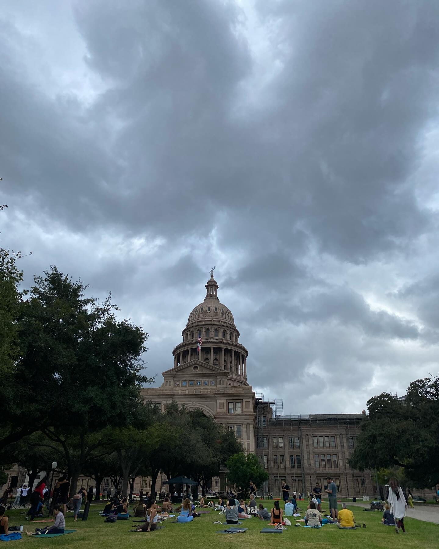 Thank you @iunify for allowing us to teach a class at this amazing event at the Capitol🤍 @carolina.bolinger Thank you for showing up with your beautiful energy as always and holding space for over 100 people to enjoy the magic of Yoga together. ♥️